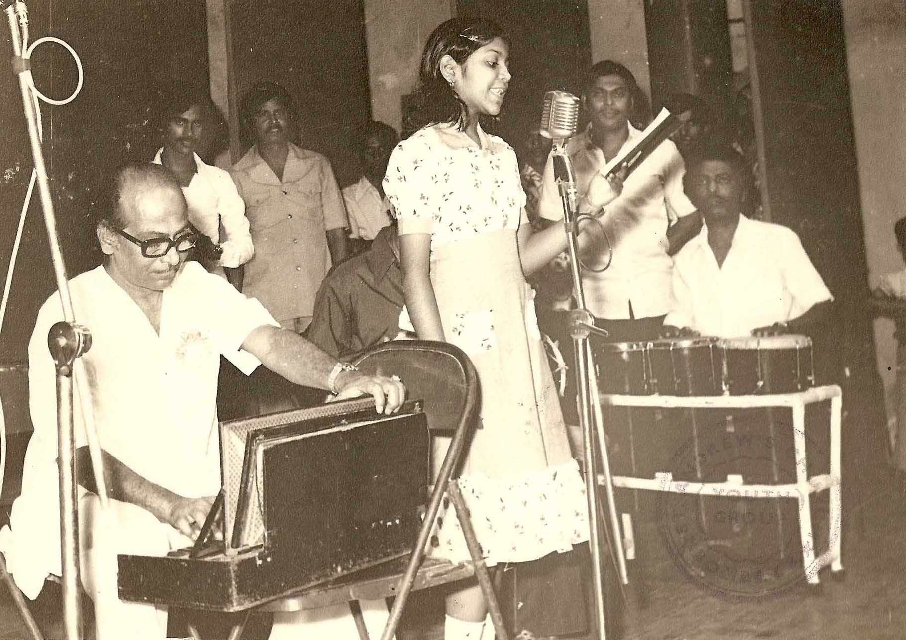 Child Antara singing in Mumbai with father Salil Chowdhury on the harmonium